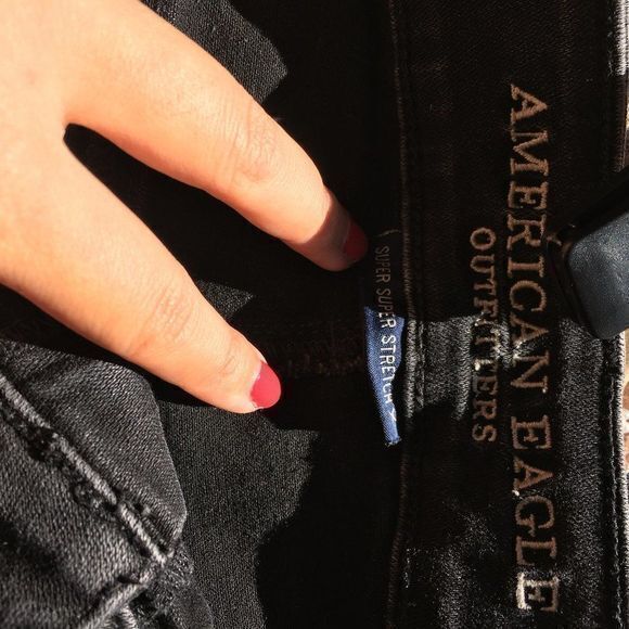 American Eagle Shortie‎ Shorts Black Embroidered Floral Denim Jeans Women - Picture 4 of 6